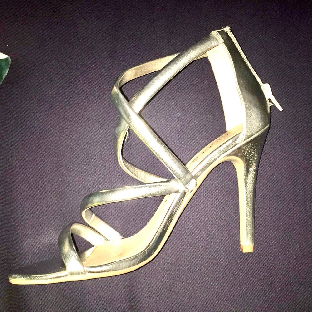CHINESE LAUNDRY beautiful silver metallic strappy high heels